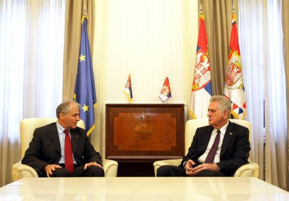 Beograd 7.5.2013. god. - Predsednik Nikolić sa delegacijom Crvenog krsta.